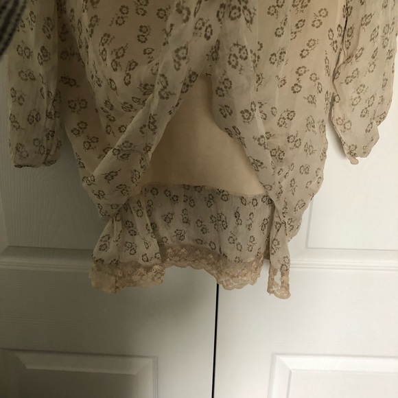 Italian silk romantic blouse - Picture 4 of 6